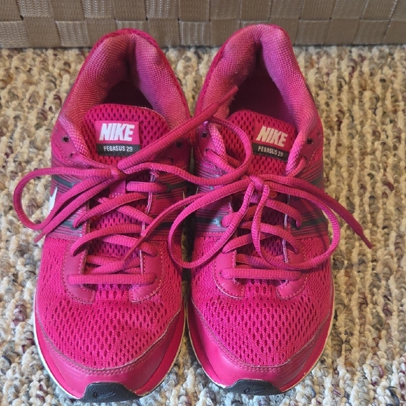 Nike Women's Pink and White Athletic Shoes - Picture 4 of 9